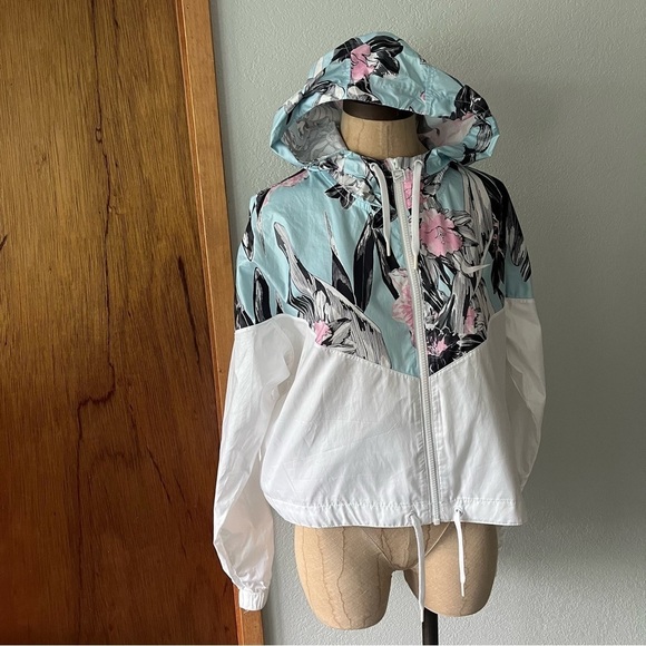 NIKE sz M HYPER FEMME White Cropped Windrunner Floral Print Windbreaker - Picture 2 of 15